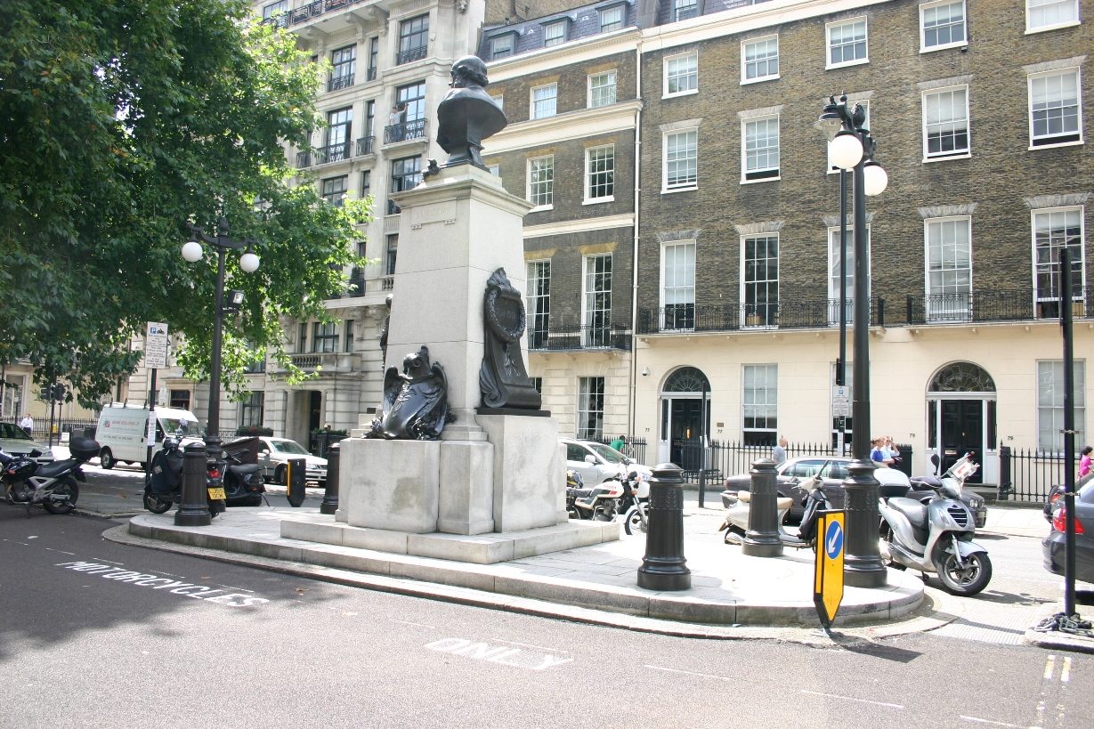 Joseph%20Lister%27s%20monument%2C%20London%20-%2002.JPG